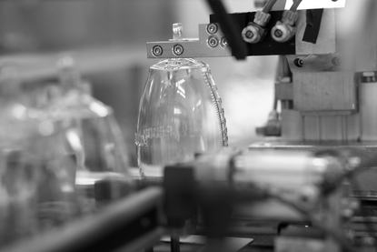 Reinraumfertigung: Automatische Montage einer Redon-Flasche Reinraumfertigung: Automatische Montage einer Redon-Flasche
